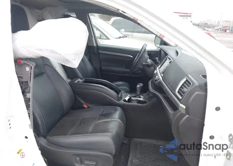 2018 Toyota Highlander Se из США, поврежденный, VIN 5TDJZRFHXJS827207